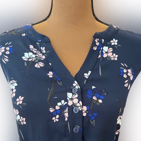 41 Hawthorne Navy Blue Knee Length Dress With Pink Flowers and Button V-Neck NWT - Picture 2 of 6